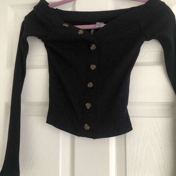 Cropped Ribbed Button Tee - Picture 3 of 5